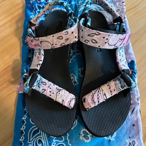 Arizona Love Black and Pink Patterned Bandana Sandals - Picture 1 of 5